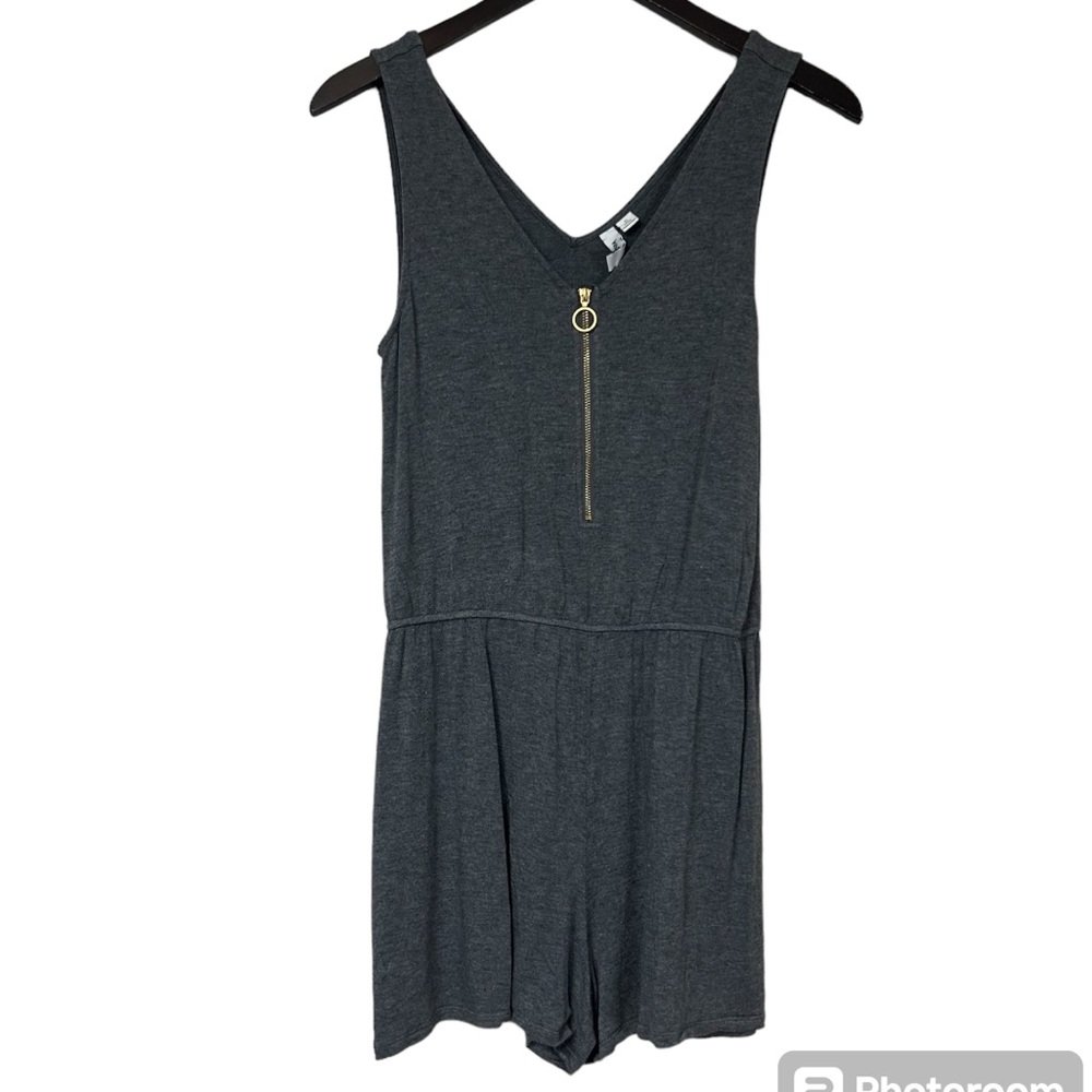 4/$25 Kensie gray sleeveless zip front romper shorts
